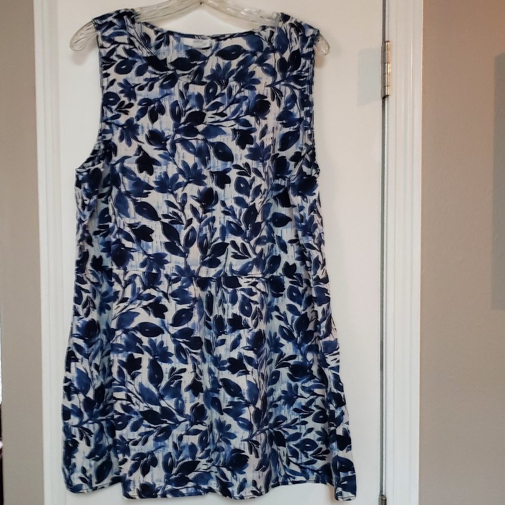 J. Jill Sleeveless Top size L (14-16) 100% Tencel, Floral Blue and White
